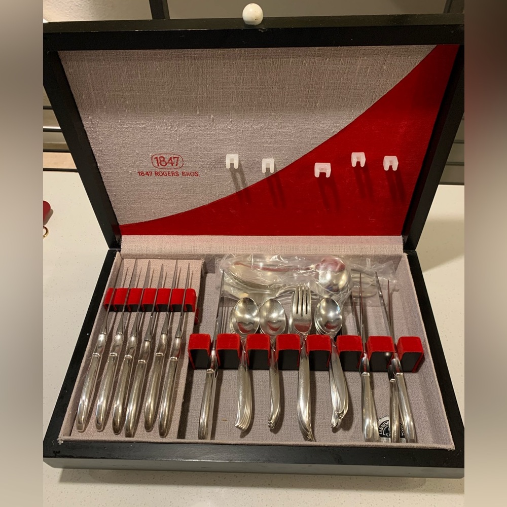 1847 Roger Bros silverware set - IS Flair